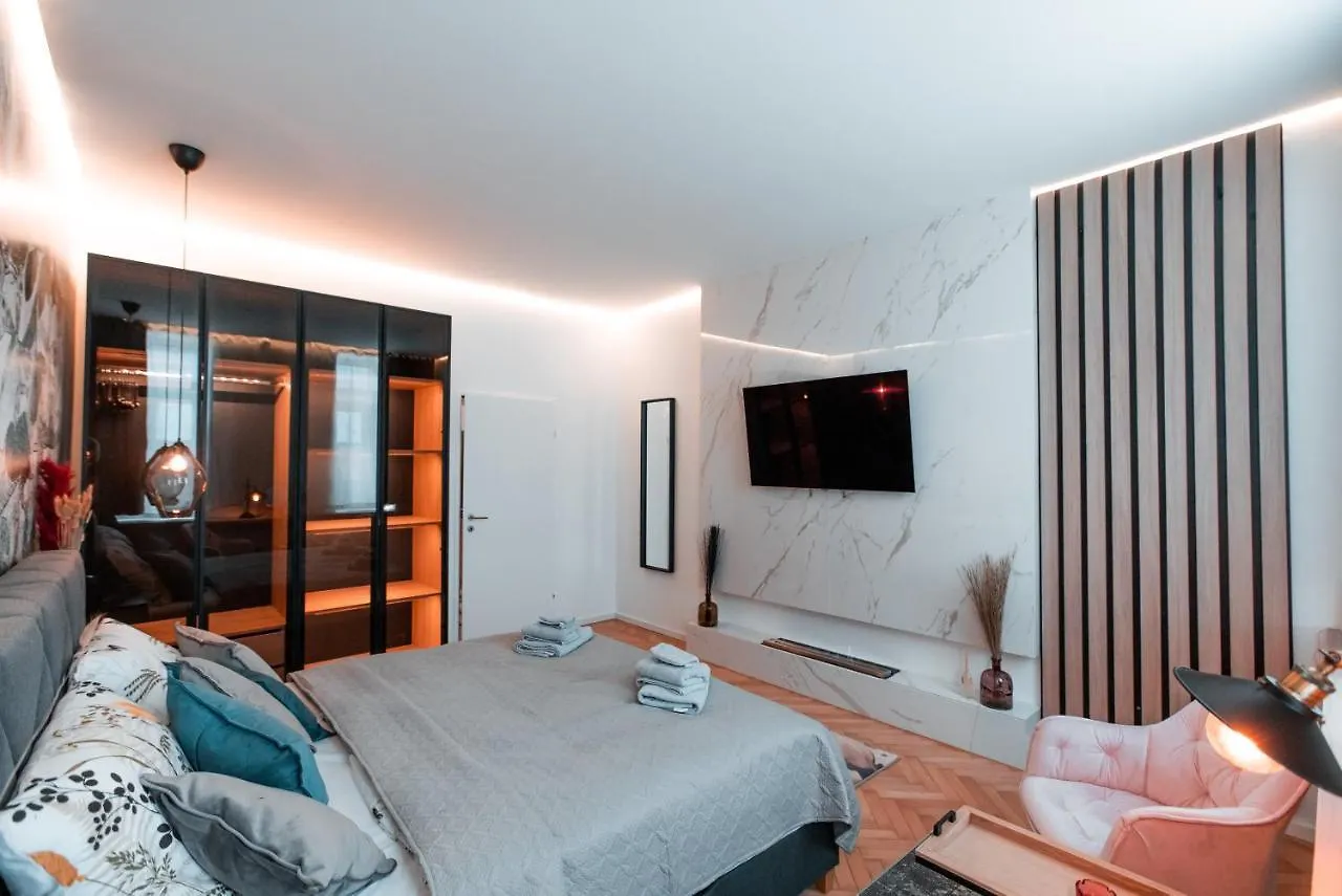 Petit Luxe Apartment contacts